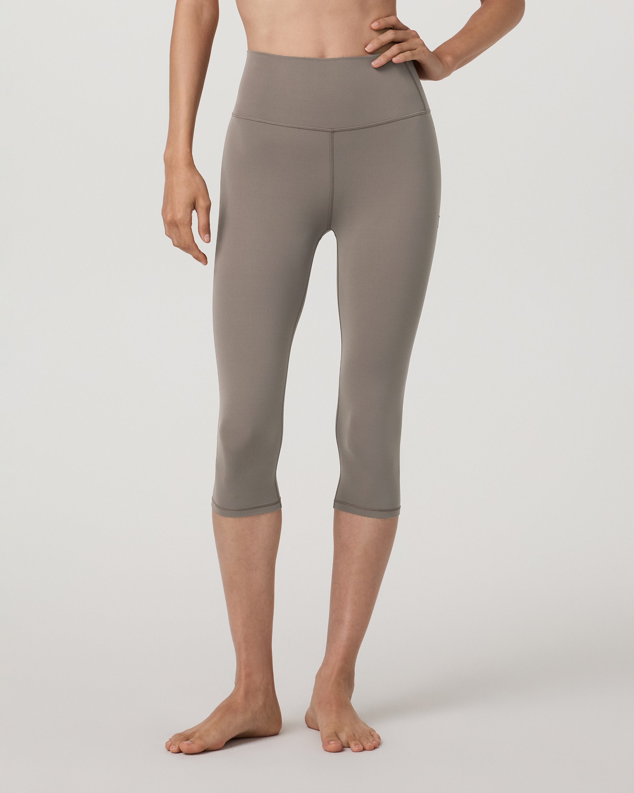 Vuori AllTheFeels™ Crop Legging | Smokey Taupe