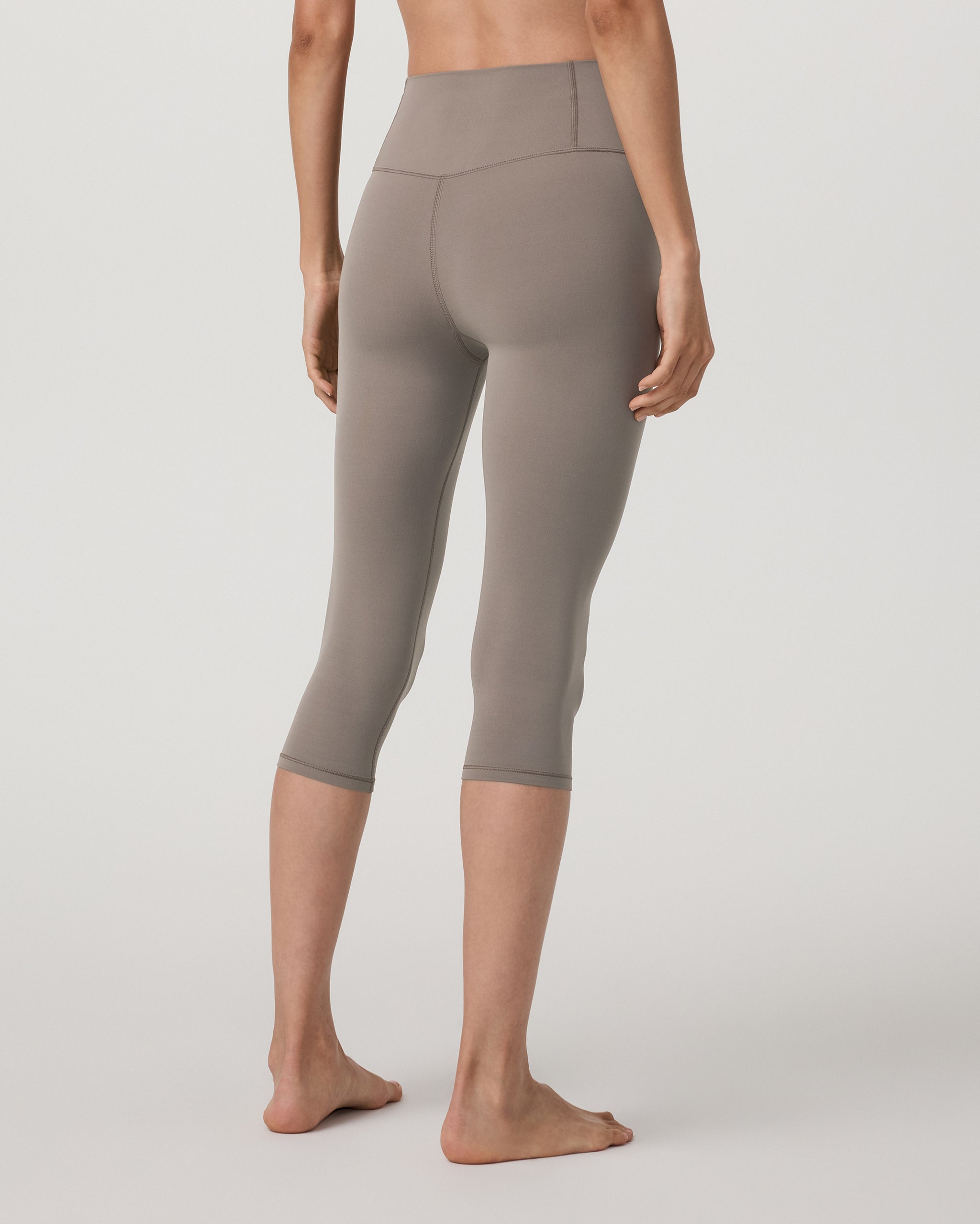 Vuori AllTheFeels™ Crop Legging | Smokey Taupe